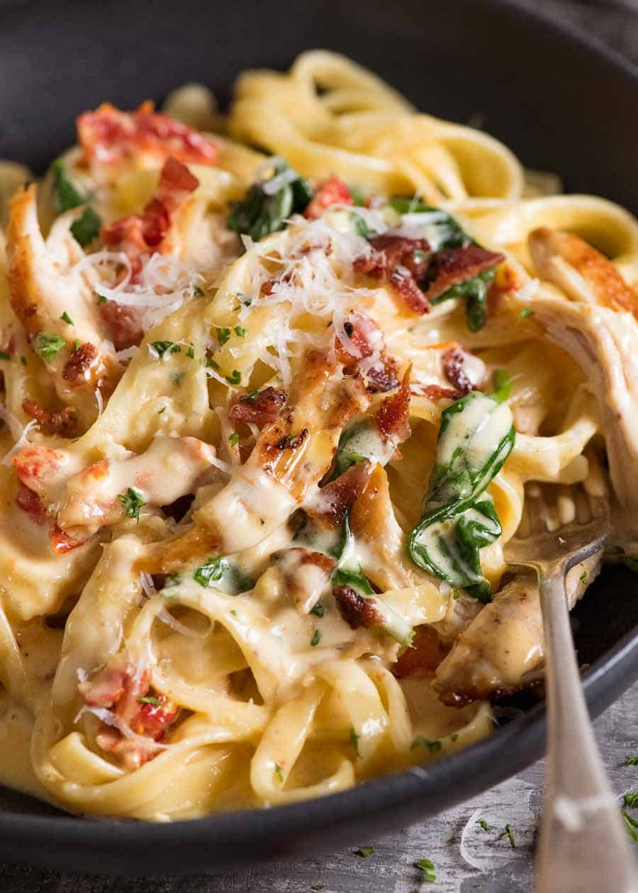 Спагетти с курицей в сливочном соусе – 7 рецептов