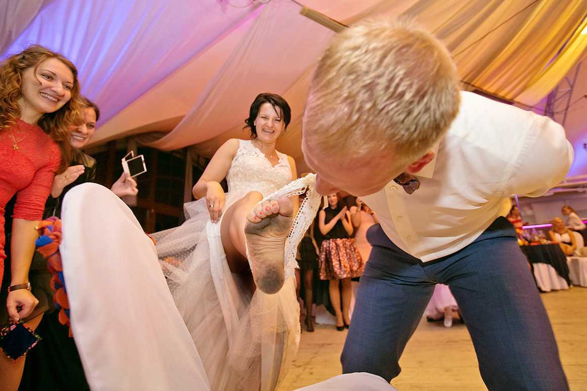 Конкурсы для жениха и невесты на свадьбе: за столом, вопросы молодоженам