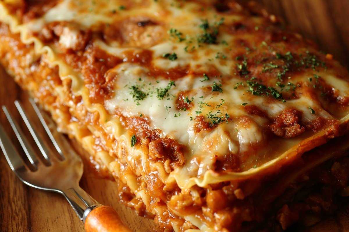 Что такое лазанья - варианты приготовления итальянского блюда с ветчиной, фаршем, овощами или грибами