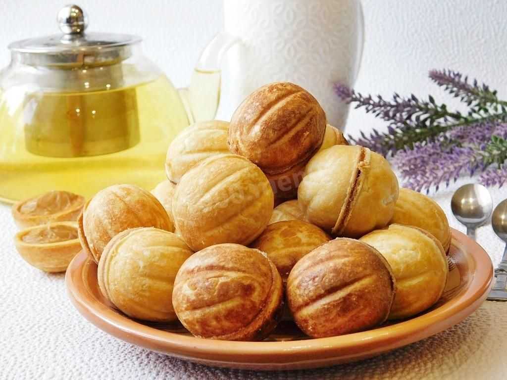 Орешки со сгущенкой: классический рецепт в орешнице