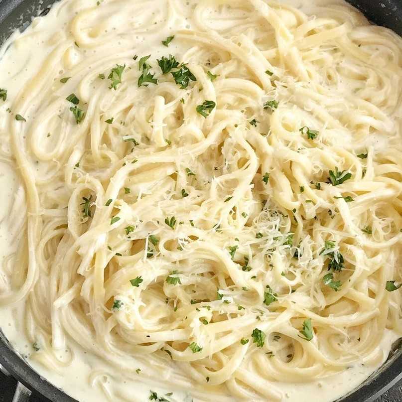 Спагетти с курицей в сливочном соусе (рецепт с фото и видео) - пошагово и просто