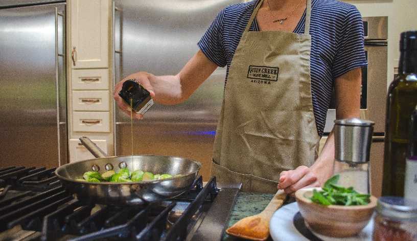 Можно ли жарить на оливковом масле овощи, рыбу, мясо? польза продукта и советы кулинаров: жарка на оливковом масле - автор екатерина данилова - журнал женское мнение