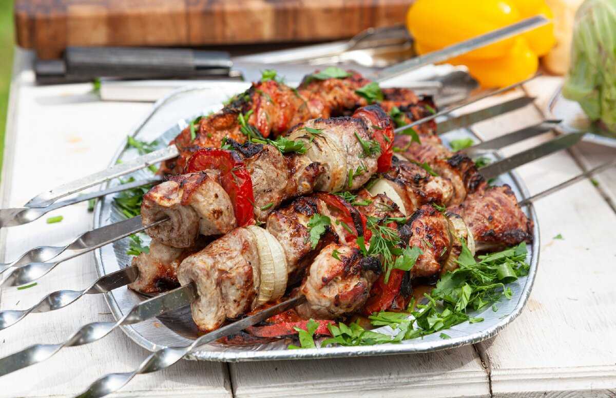 Сочный шашлык из свинины — 7 самых вкусных маринадов, чтобы мясо было мягким