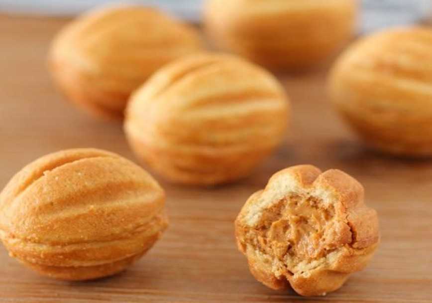 Орешки со сгущенкой — классический рецепт в орешнице