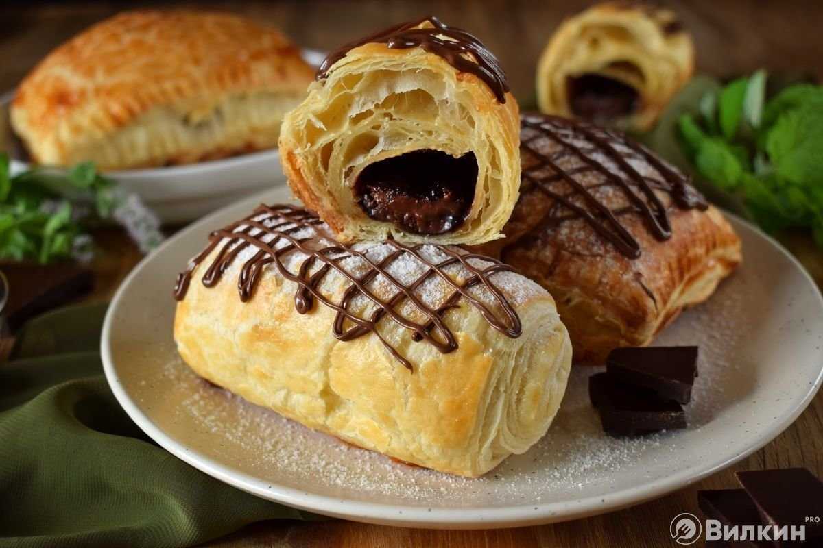 Слоеное тесто и шоколадка рецепт с фото пошагово