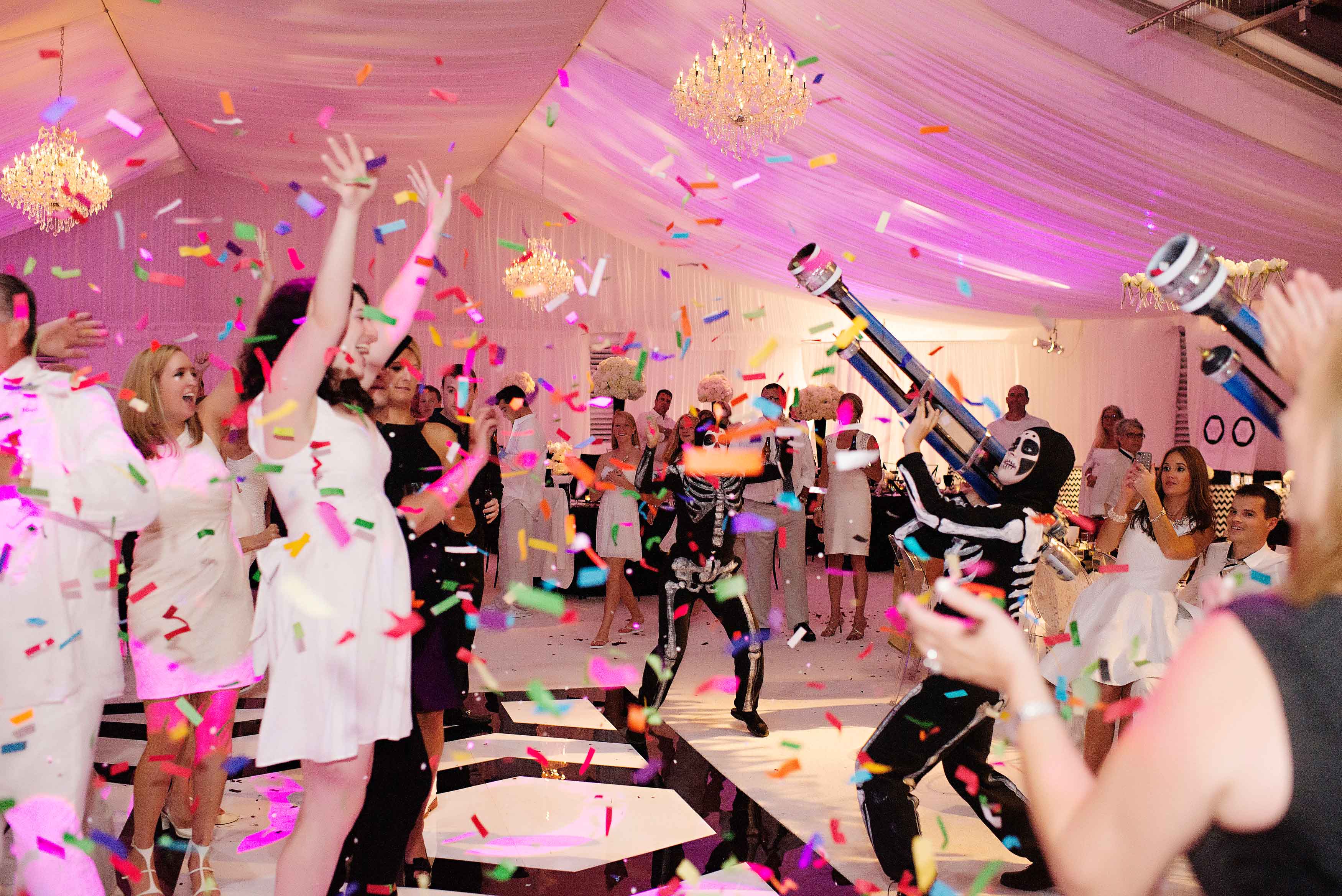 Смешные конкурсы на свадьбу без тамады, для гостей | lifeforjoy