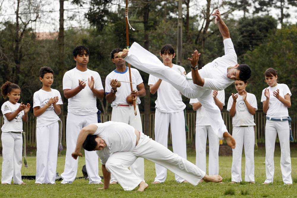 Что такое капоэйра? бразильский боевой танец капоэйра в россии для мужчин, женщин и детей: упражнения для начинающих в домашних условиях