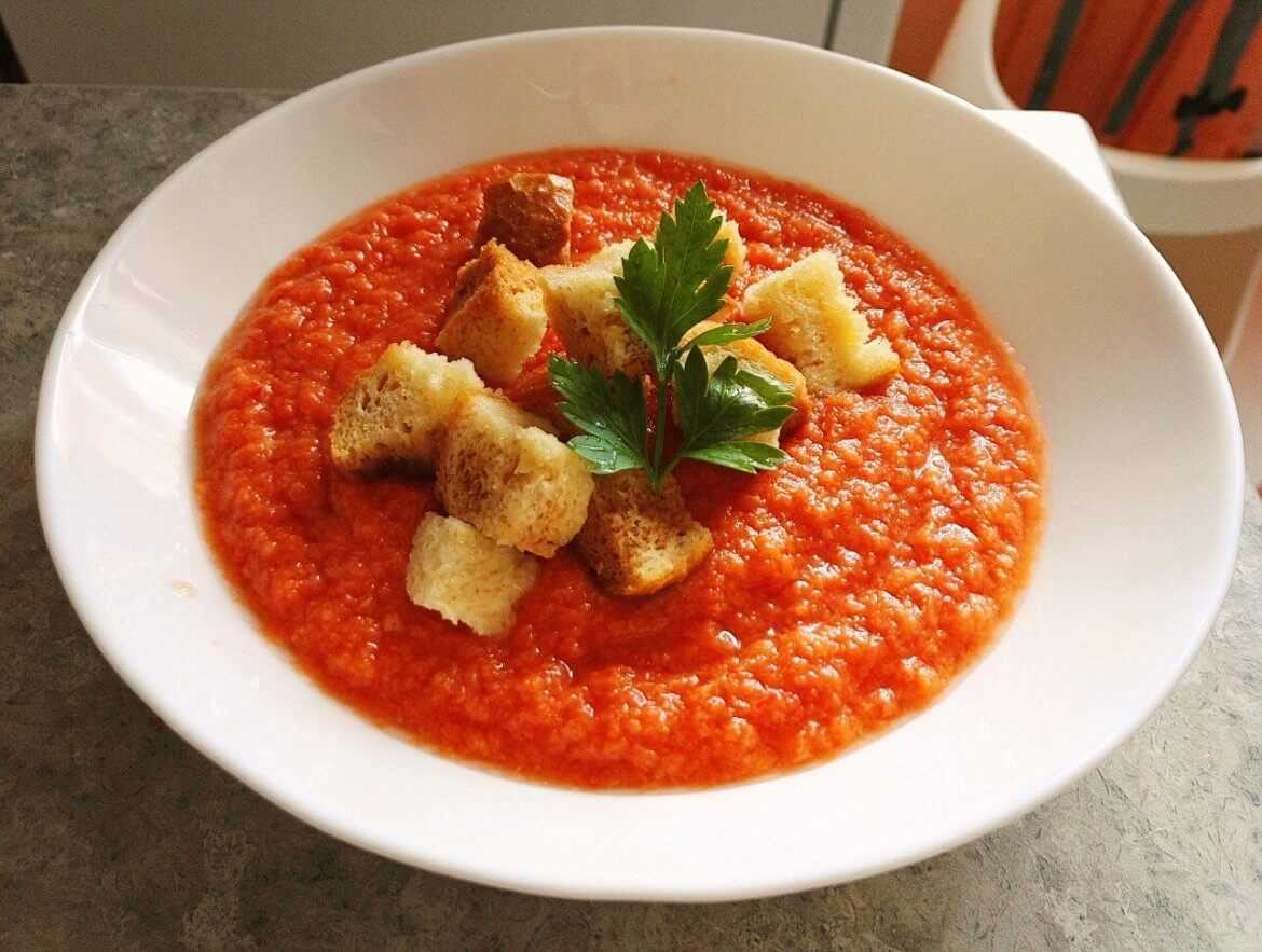 Суп из свежих помидоров рецепт. Томатный суп гаспачо. Андалузский гаспачо. Испанский томатный суп гаспачо. Холодный томатный суп гаспачо.
