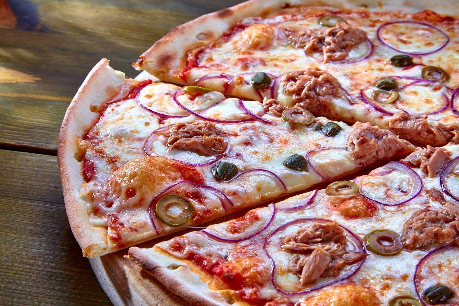 Каким соусом смазывать основу пиццы